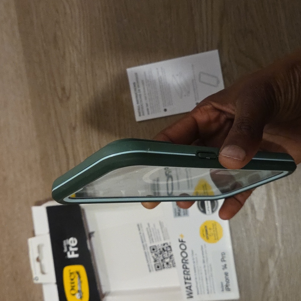 OtterBox Series Frē Waterproof Case for iPhone 14 Pro - Green - Picture 4 of 6